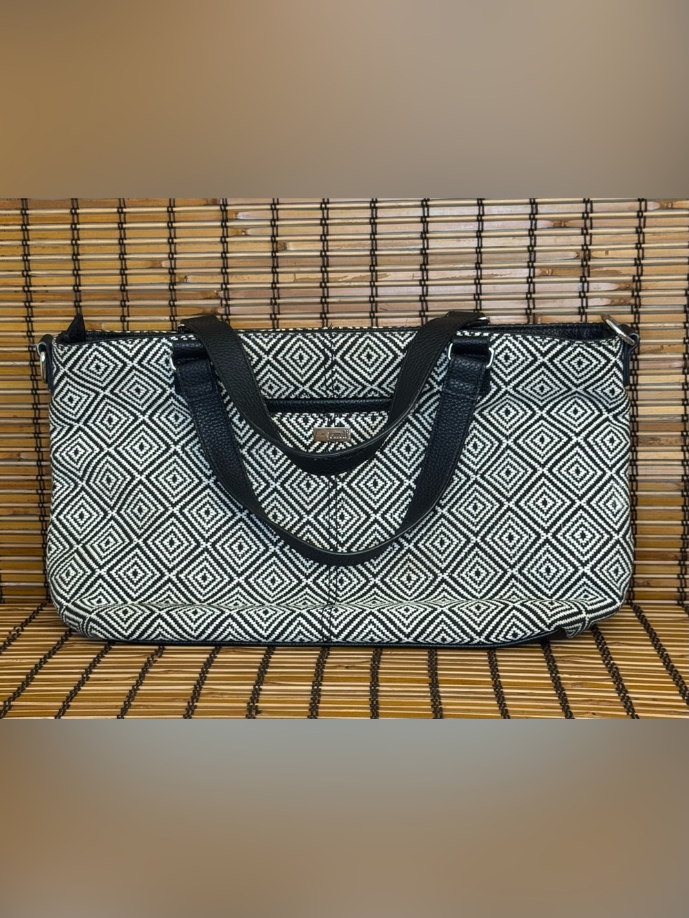 Jewell by Thirty One Miles of Styles Graphic Weave Diamond Tote Bag - Picture 3 of 7